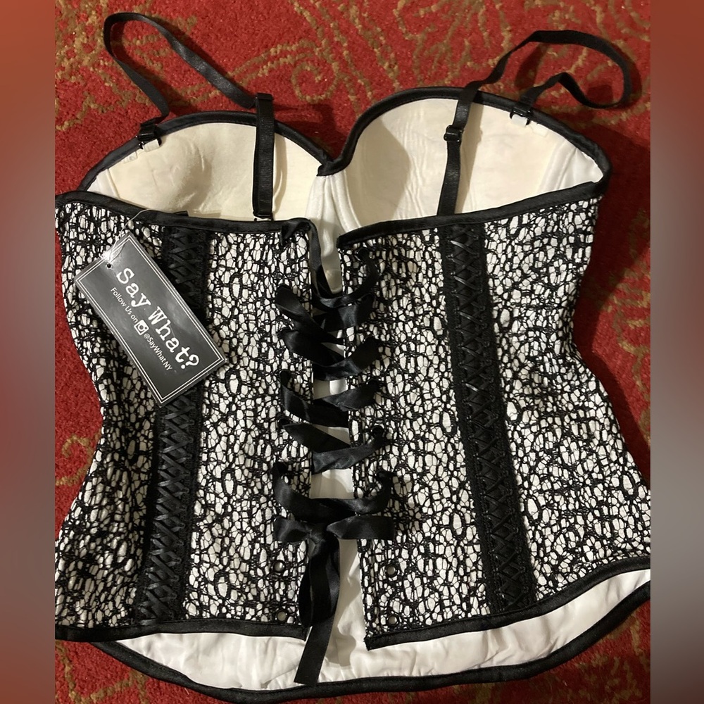 Black & White Bustier - Picture 4 of 4